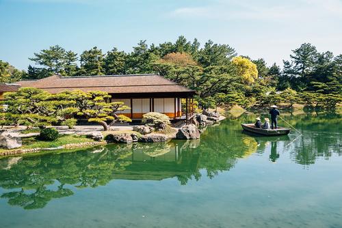 What are the characteristics of Japanese culture? Explain the unique view of nature and the difference from Western culture! _ Sub 1.jpg